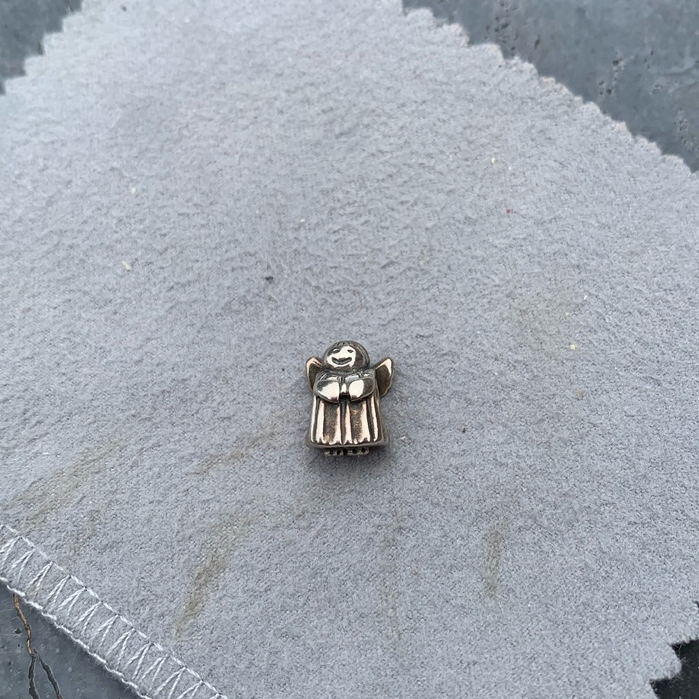 Pandora’s angel of hope charm